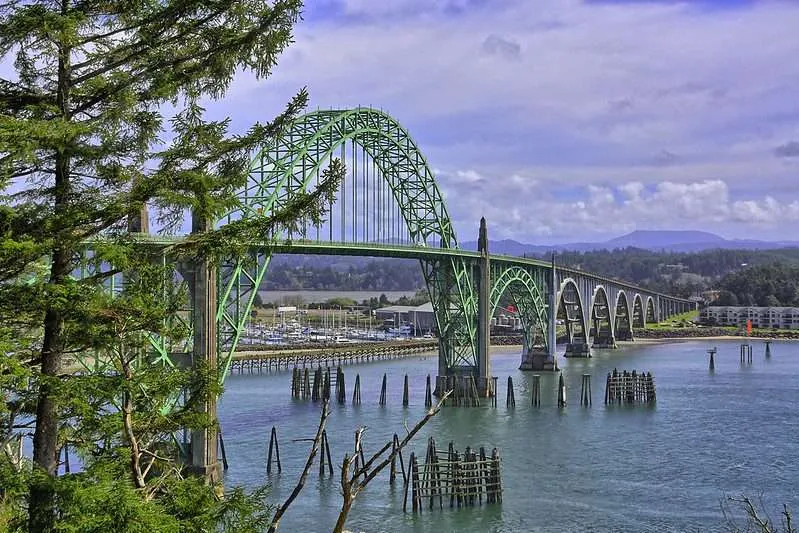 Oregon Coast Camping : 10 Amazing Places To Explore 13 Yaquina Bay Bridge