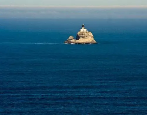Oregon Coast Camping : 10 Amazing Places To Explore 7 Tillamook Lighthouse,Ecola State Park