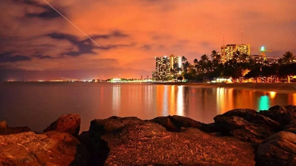 3 Best Things About Hilton Hawaiian Village Waikiki Beach Resort 2 Honolulu parking in-site restaurants
