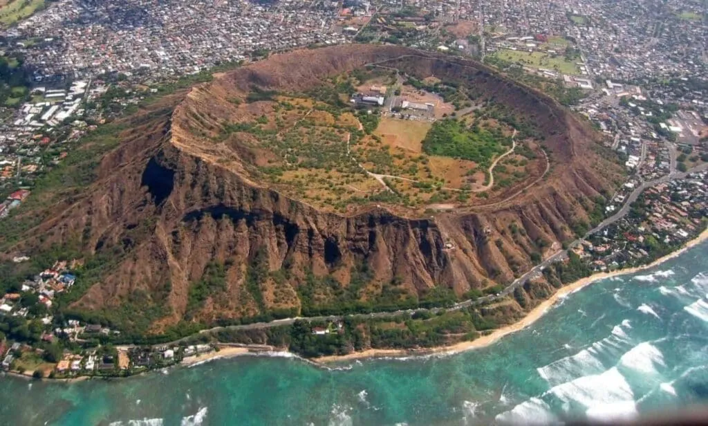3 Best Things About Hilton Hawaiian Village Waikiki Beach Resort 6 Diamond Head