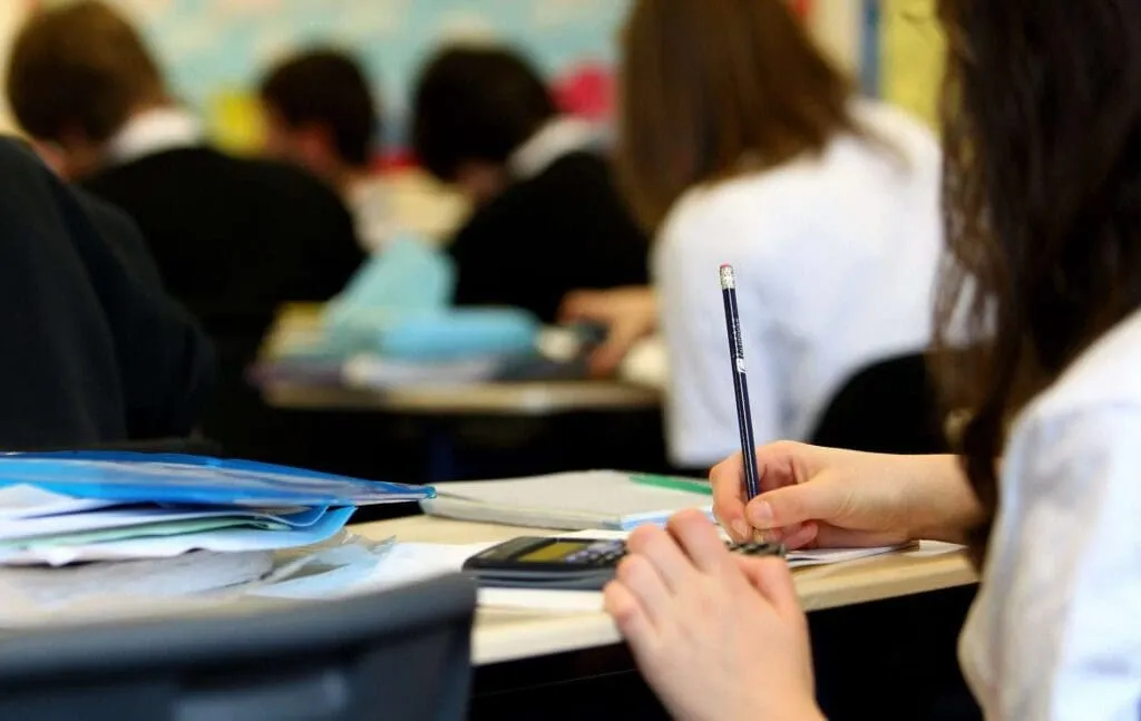 Do Middle School Grades Matter in the US: 6 Interesting Ways to Improve Them 2 https://pixabay.com/photos/child-kid-play-study-color-learn-865116/