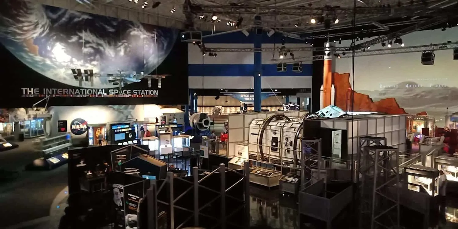 5 Best Date Ideas Houston: Celebrate Your Love 5 Space Center