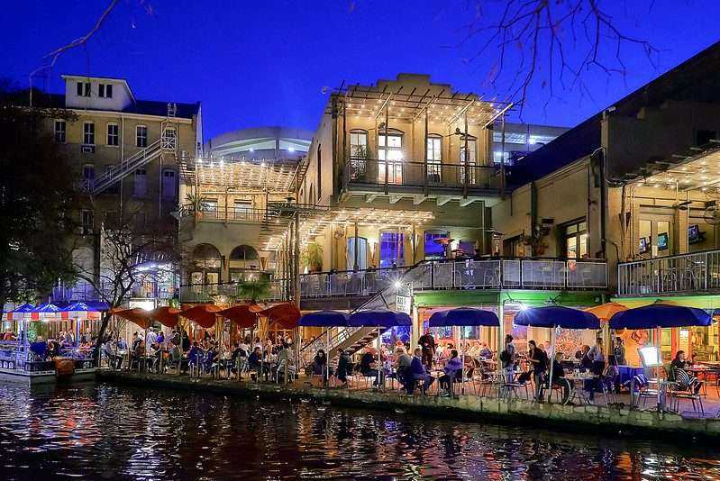 8 Best Things To Do In San Antonio: A Complete Guide 7 25000714309 65a2a68249 c 1