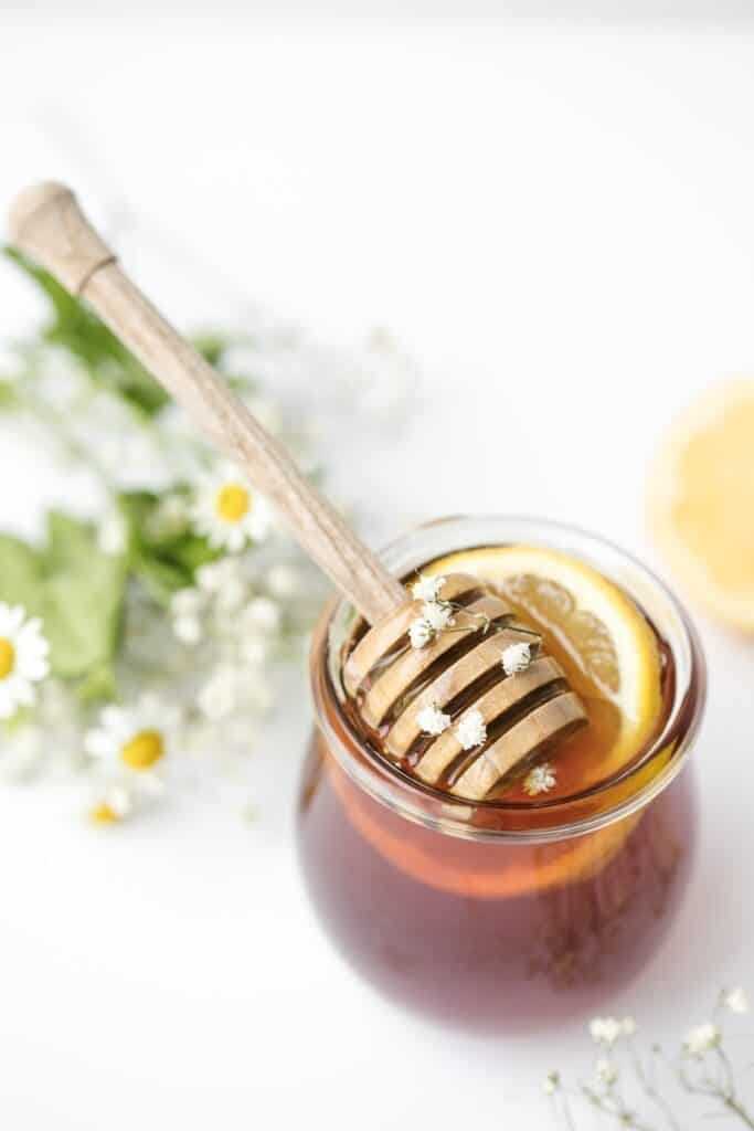 How to Make Hot Toddy: 5 Simple Ingredients, Multiple Benefits 4 Lemon and honey