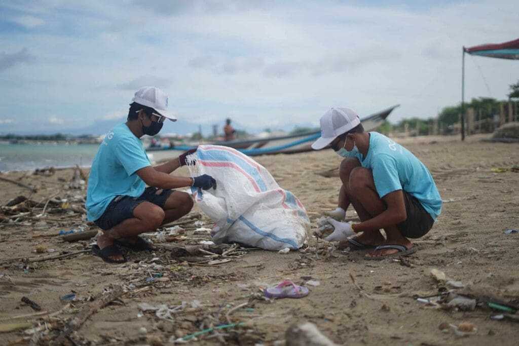 What Trash In The Ocean Does To The Aquatic Life: 10 Best Ways To Reduce It 15 Trash in the ocean