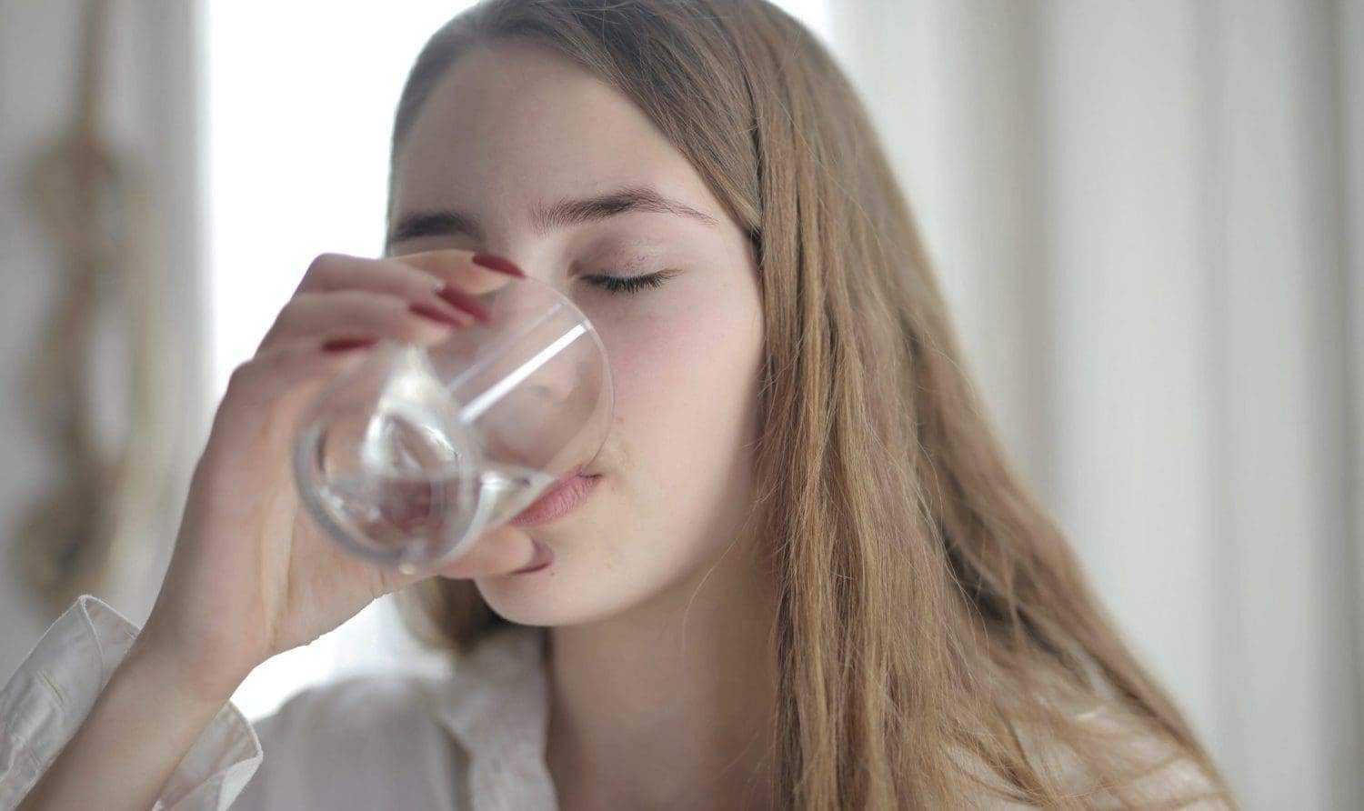 7 Health Benefits Of Alkaline Water 2 pexels andrea piacquadio 3830856 scaled