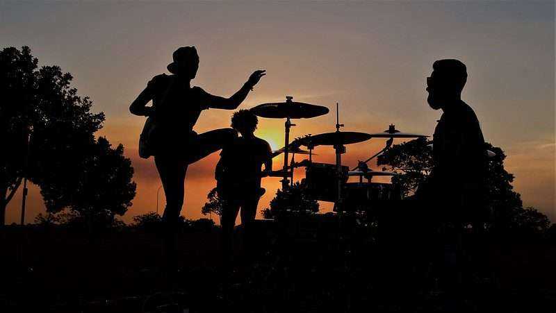Who Invented Rock And Roll: The 50s Best-Selling Genre 2 Rock n roll
