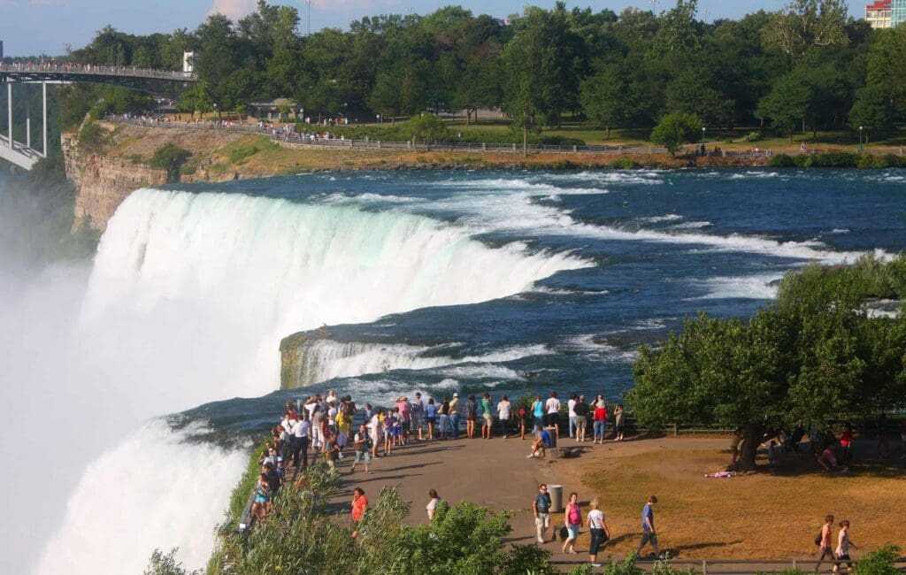 Niagara Falls Canadian View VS. American View: The 2 Best Views 1 niagara falls canadian view vs american view