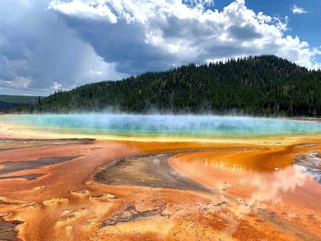 9 Best Ways To Road Trip USA: The Great American Road Trip 7 yellowstone national park