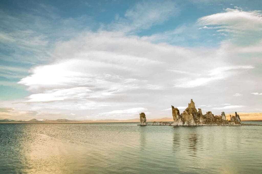 9 Best Ways To Road Trip USA: The Great American Road Trip 15 mono lake