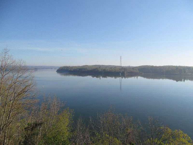 15 Gorgeous Lakes in Tennessee For a Family Picnic! 8 it10 2