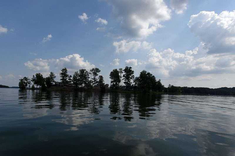 15 Gorgeous Lakes in Tennessee For a Family Picnic! 2 it3 1