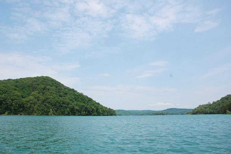 15 Gorgeous Lakes in Tennessee For a Family Picnic! 4 it5 1